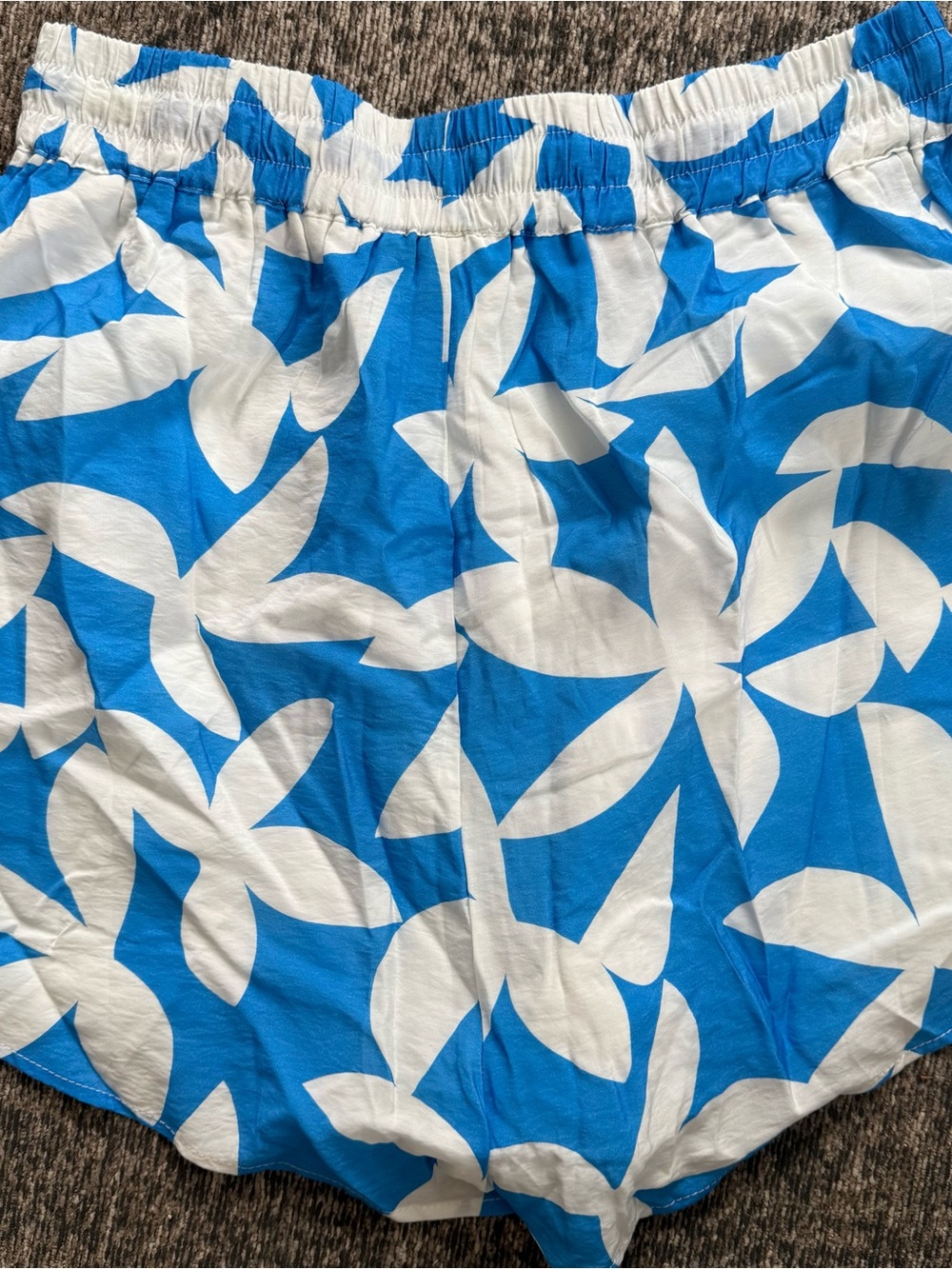 DAY + MOON Brooke Tropical Floral Print Short in Blue/White Coastal Size Medium - Picture 2 of 6